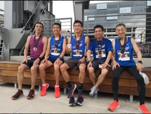 4272019 参加Irving马拉松的人合影跑后